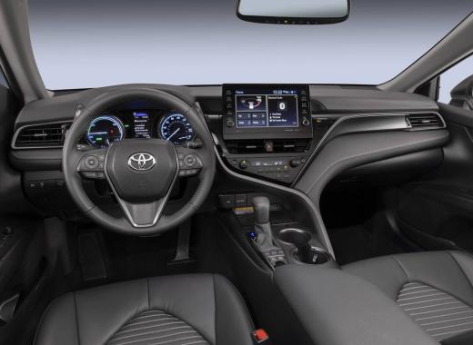 Toyota Camry XLE Hybrid