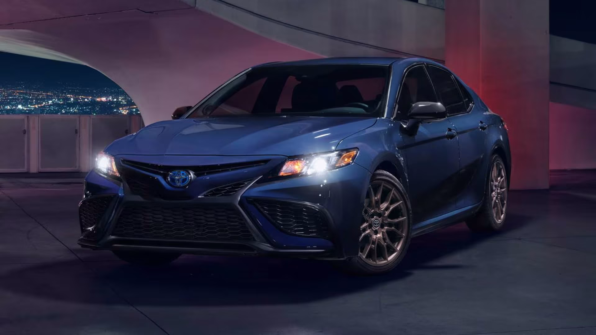 Toyota Camry XLE Hybrid